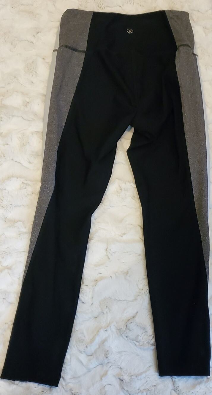 Yogo Athletics Women's Black and White Workout Capri Leggings Size Small
